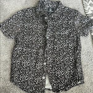 Volcom Black and White Leaf Print Short Sleeve Button-Up Shirt